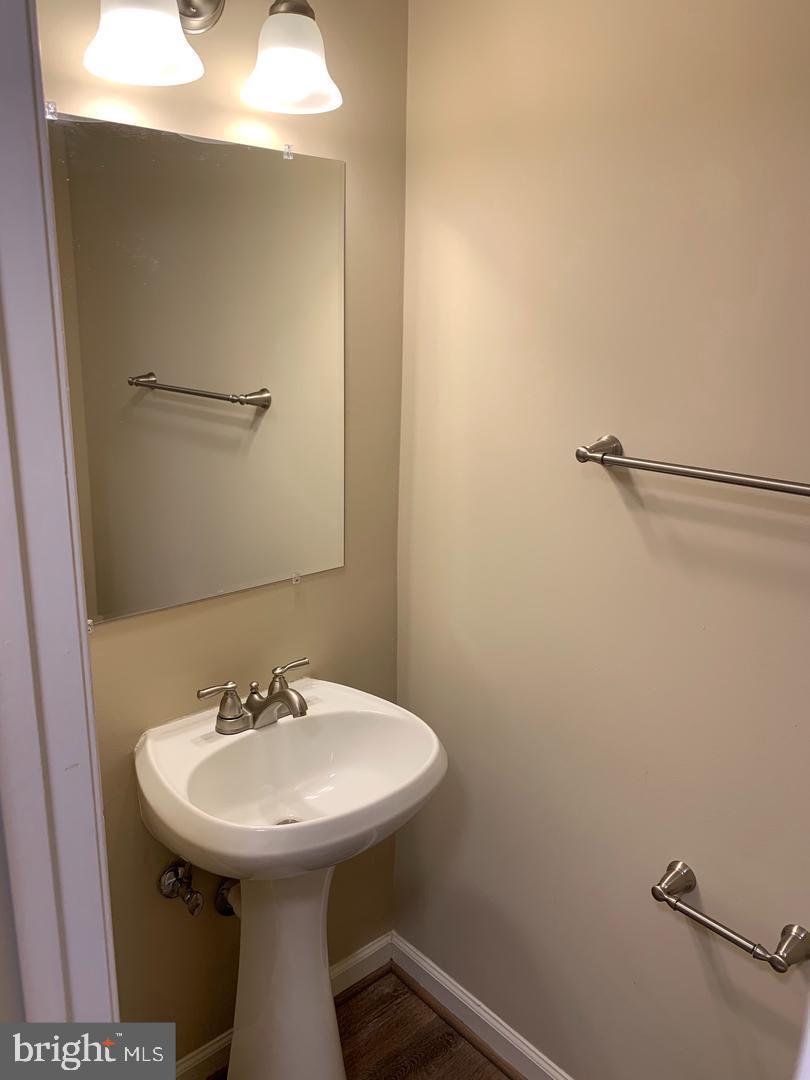 LEEDS SQUARE - Residential Lease