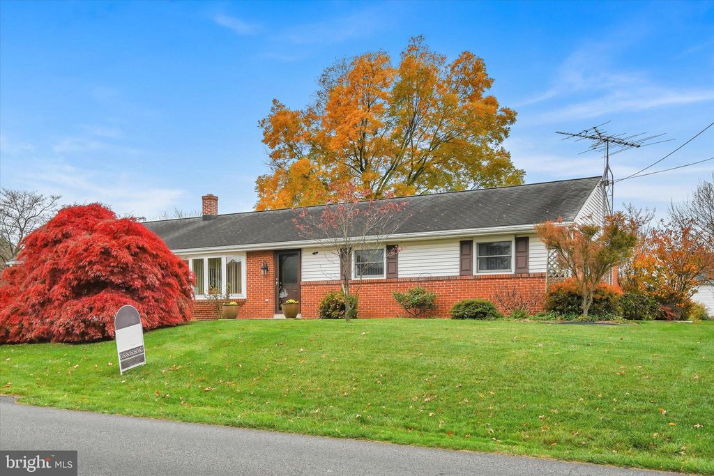 Photo of 630 Pine Hill Road, Lititz, PA 17543 (MLS # PALA2042850)