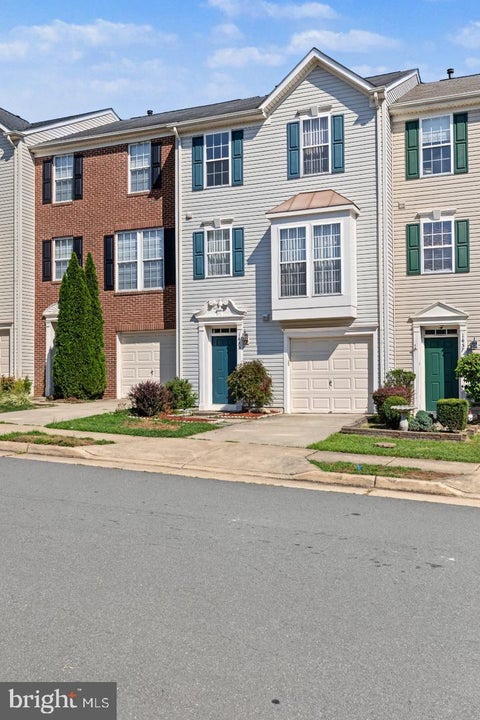 Photo of 1455 Fawn Hollow Lane, WOODBRIDGE, VA 22191 (MLS # VAPW2130698)