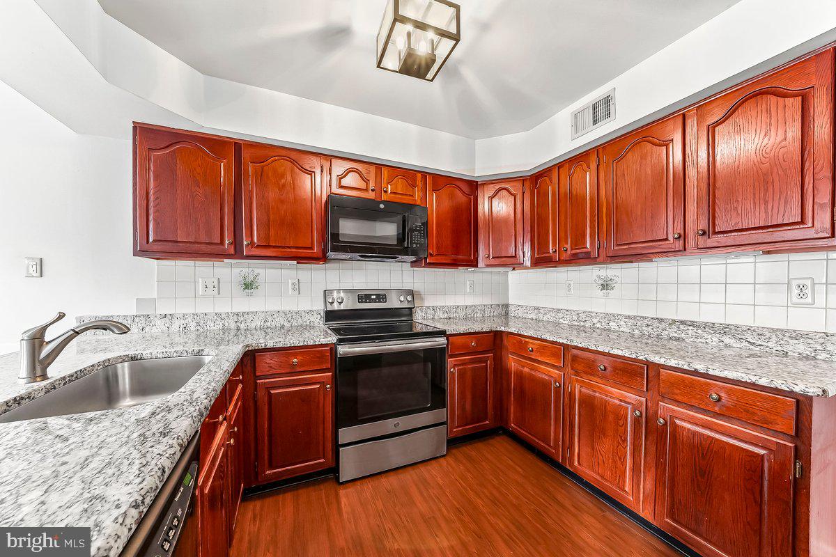 RADLEY RUN MEWS - Residential