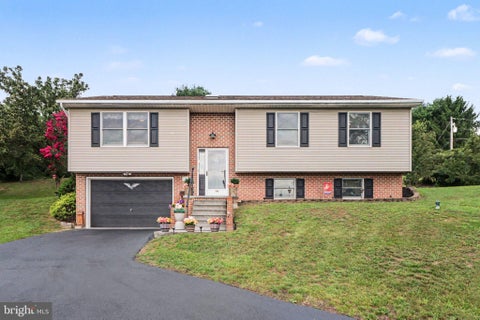 Homes For Sale - 460 Stone Church Road<br/> CARLISLE, PA 17015