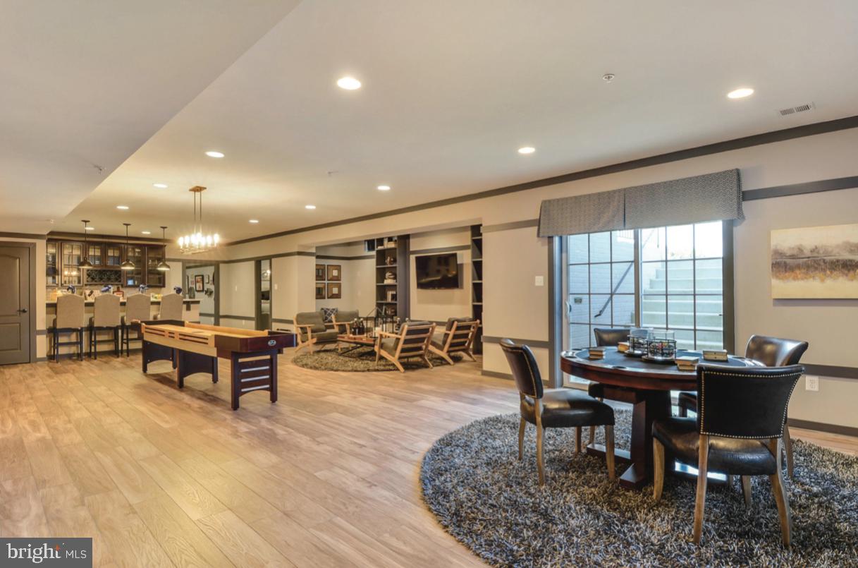 QUEEN ANNE - Residential