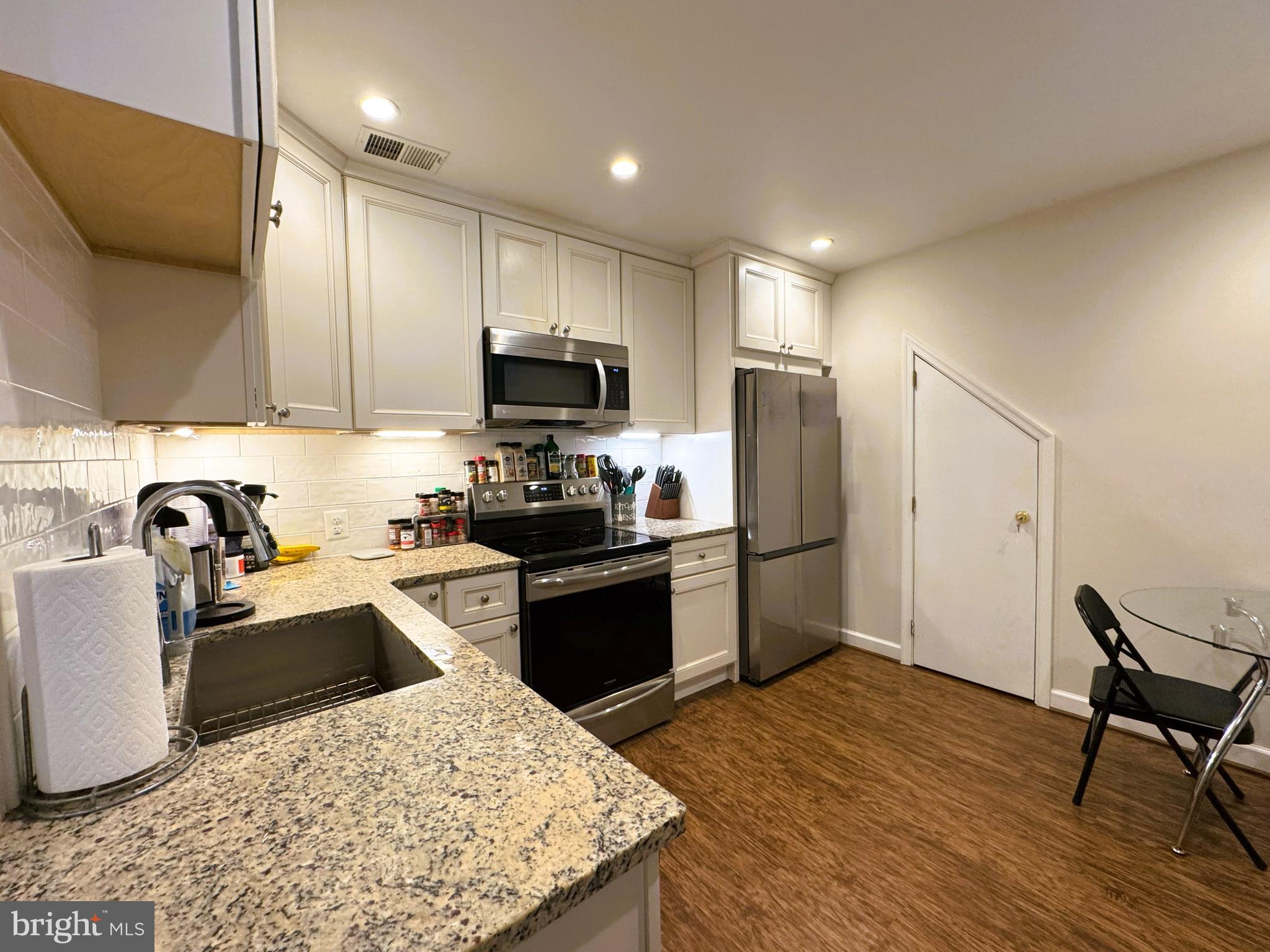 ASPEN WOODS - Residential Lease