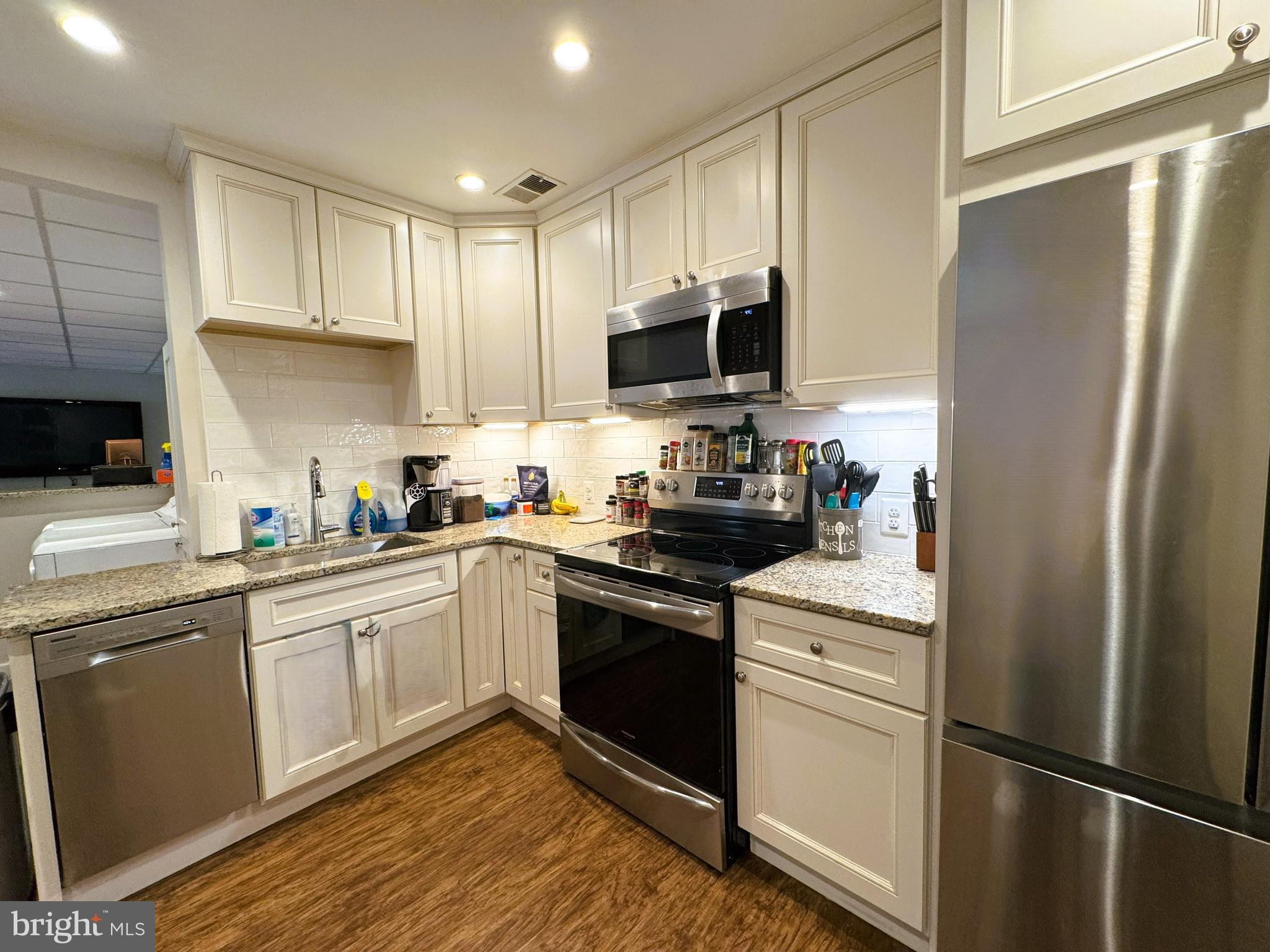 ASPEN WOODS - Residential Lease