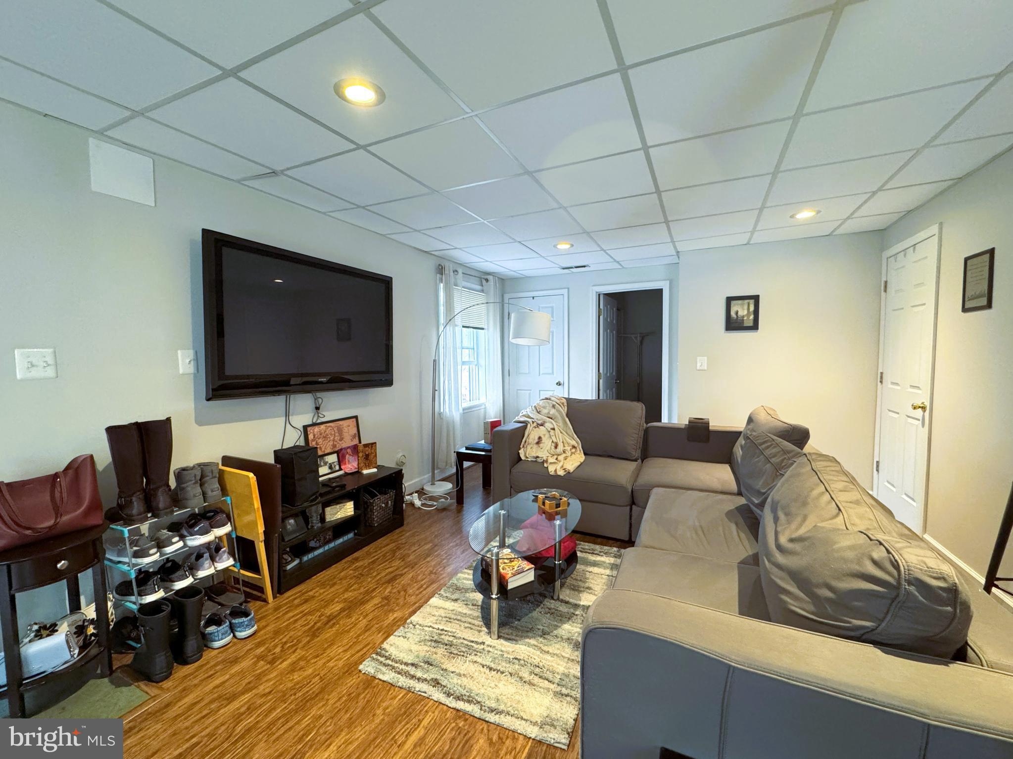 ASPEN WOODS - Residential Lease