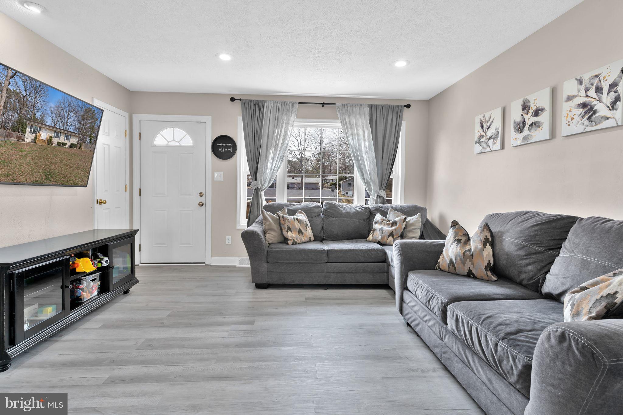 SPRING VALLEY - Residential