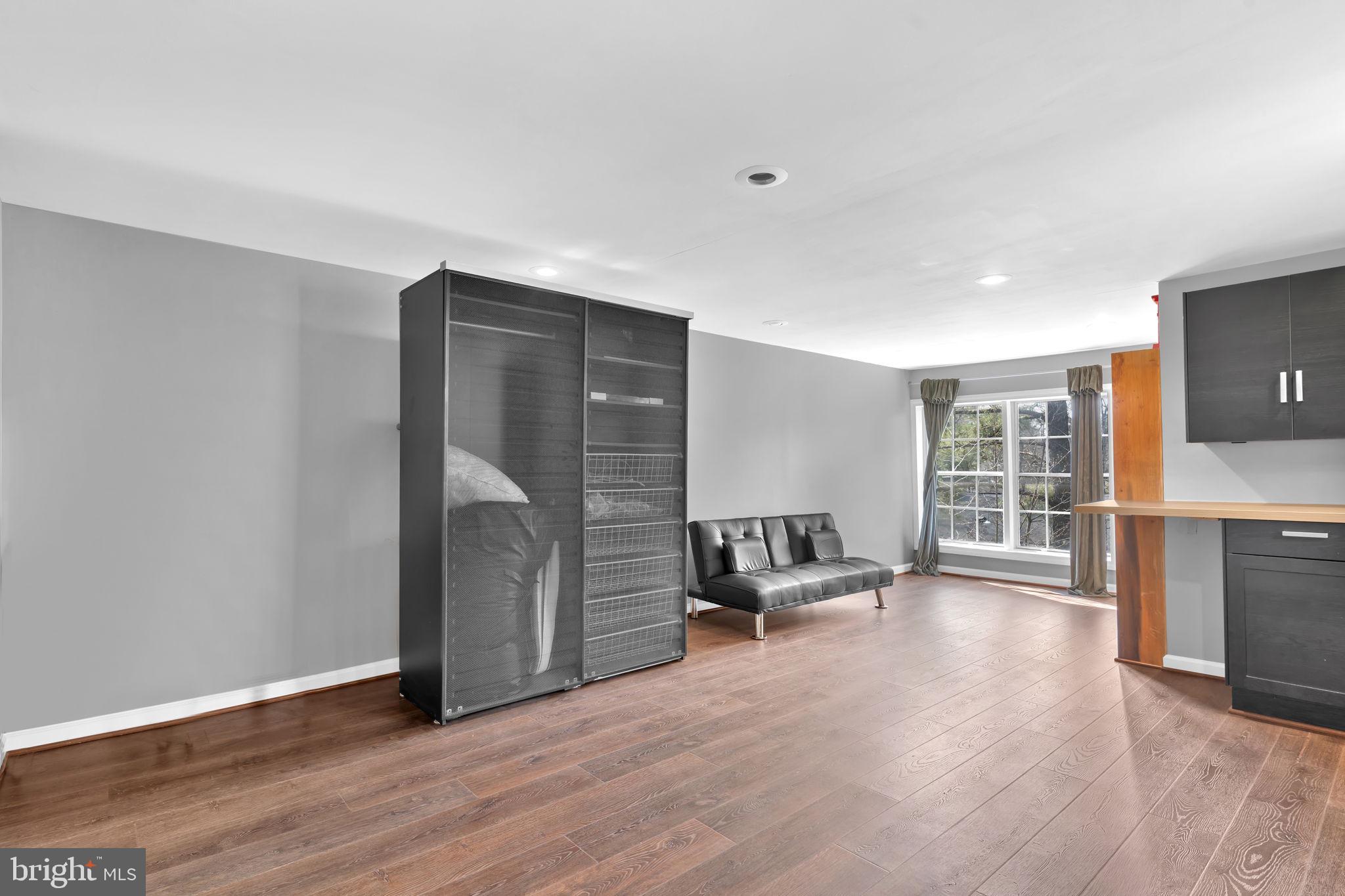 SPRING VALLEY - Residential