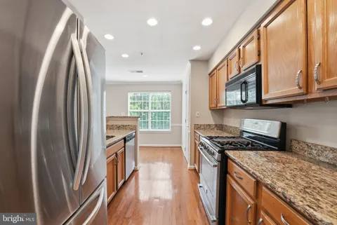 11014 Koman Circle Unit 203, Manassas, VA MLS: VAPW2117950
