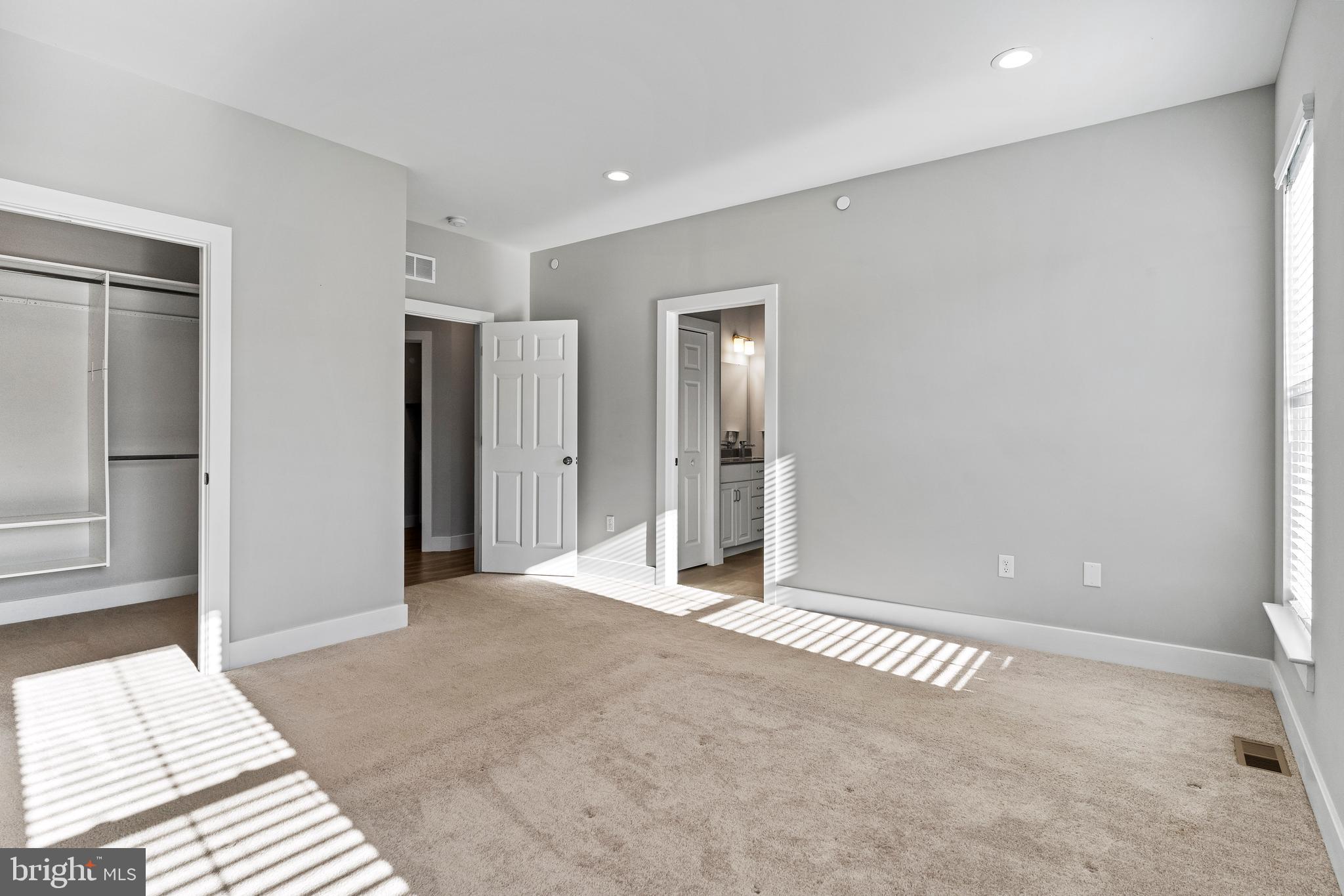 MADISON COURT - Residential