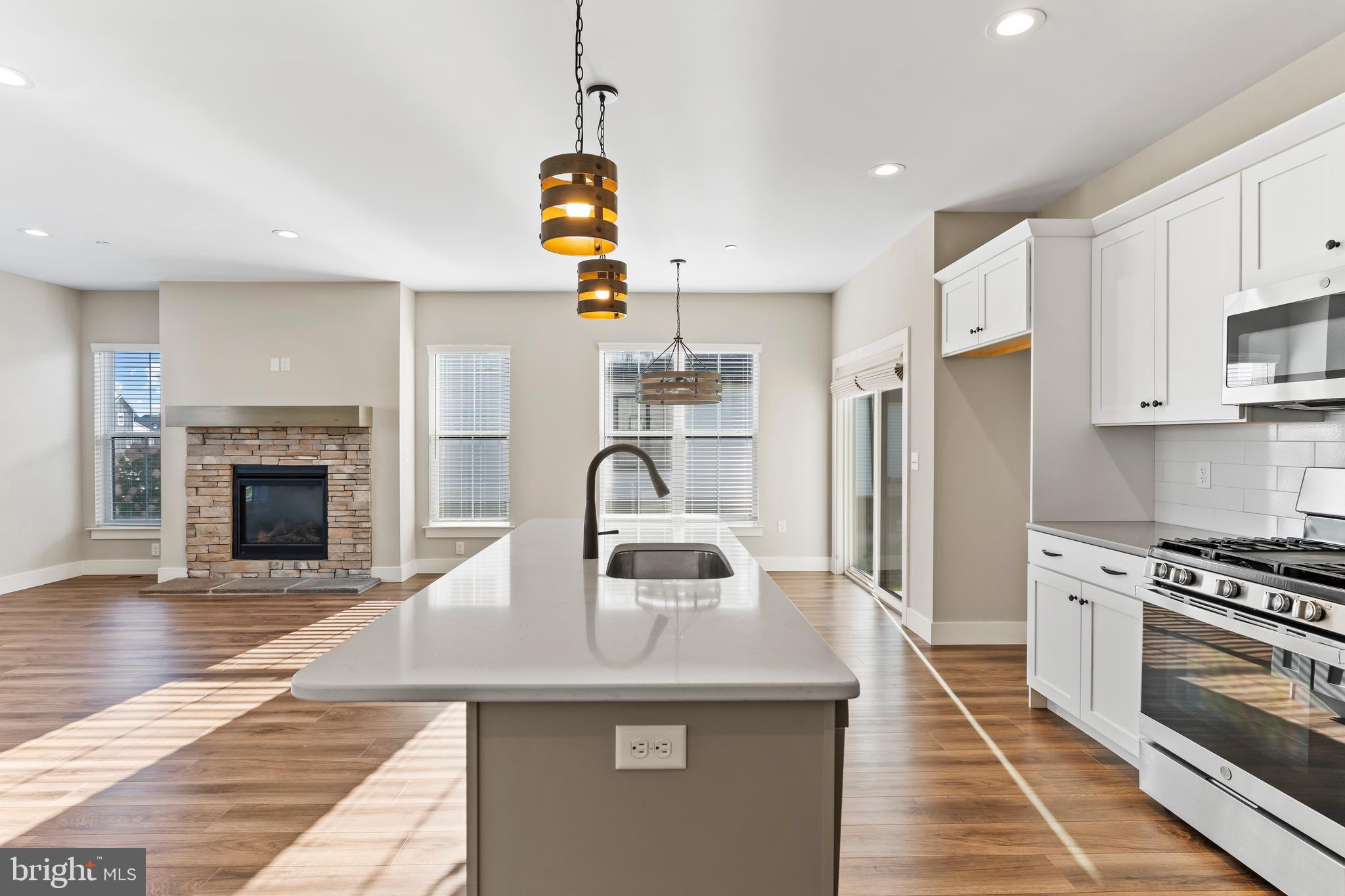 MADISON COURT - Residential