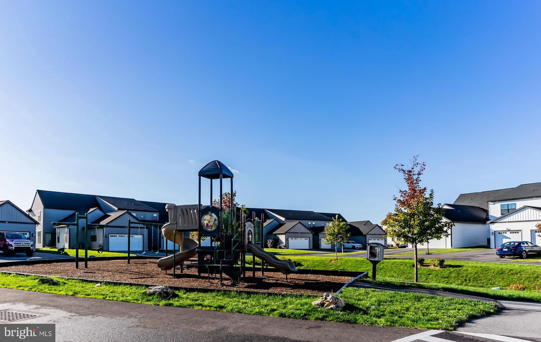 MADISON COURT - Residential