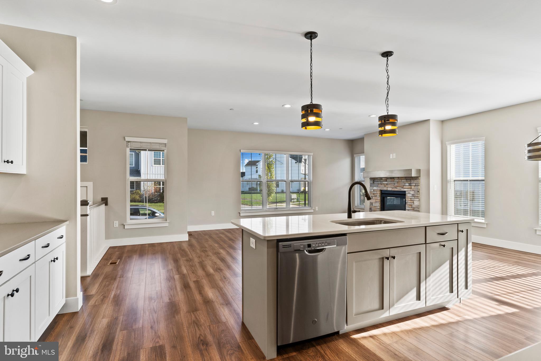 MADISON COURT - Residential