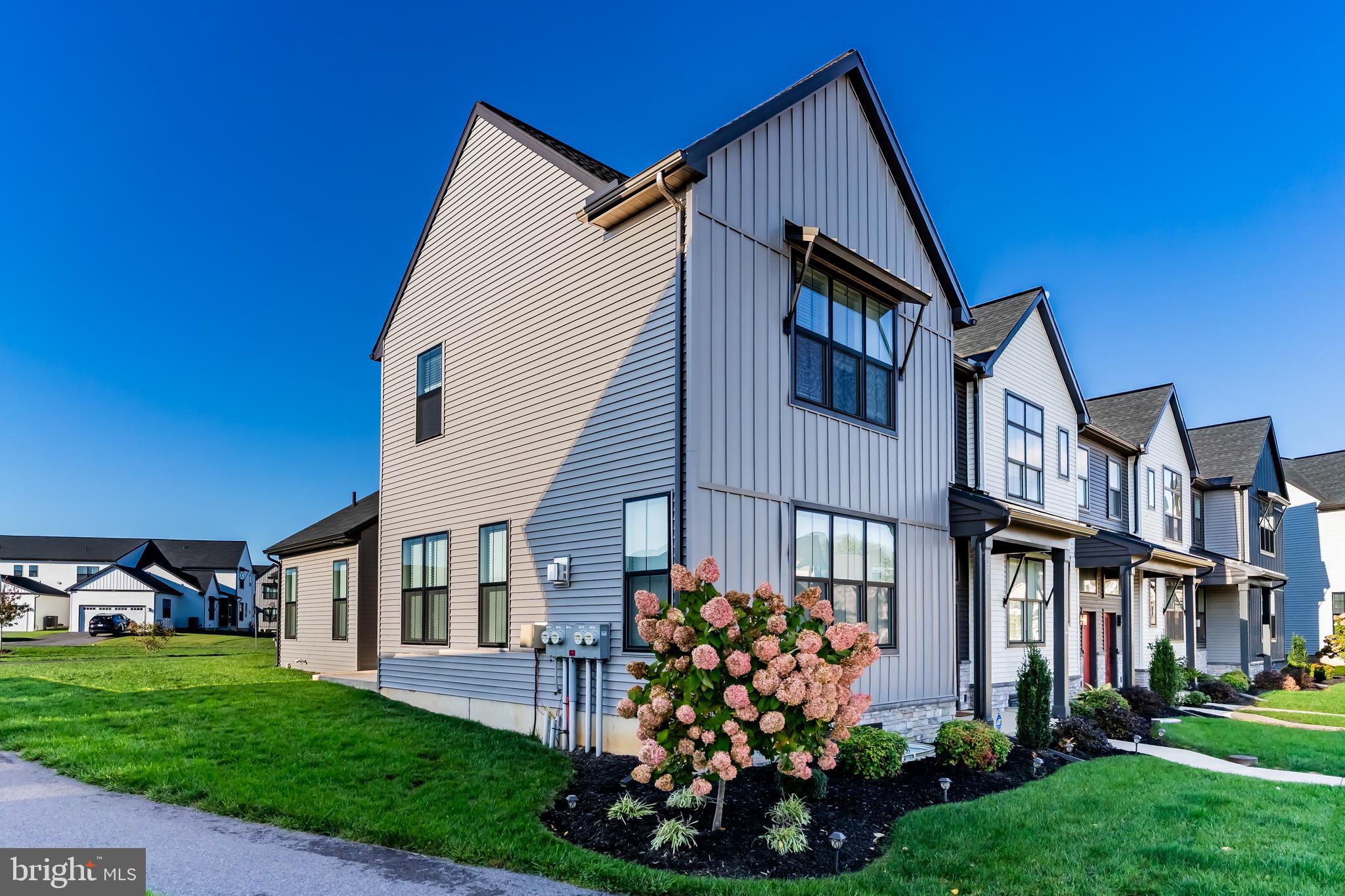 MADISON COURT - Residential