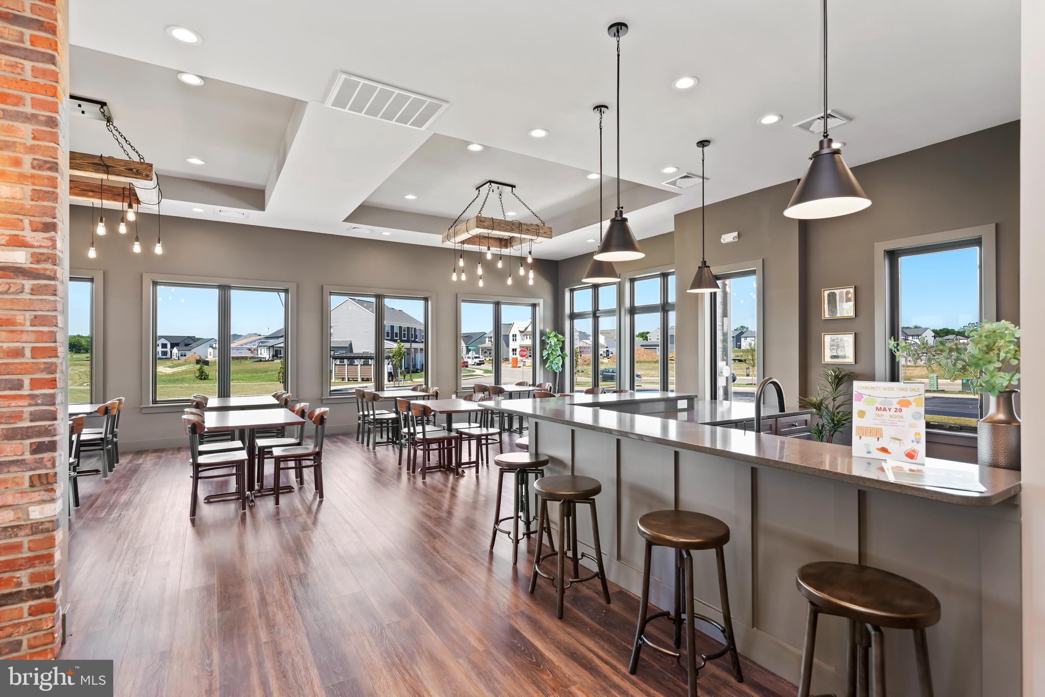 MADISON COURT - Residential