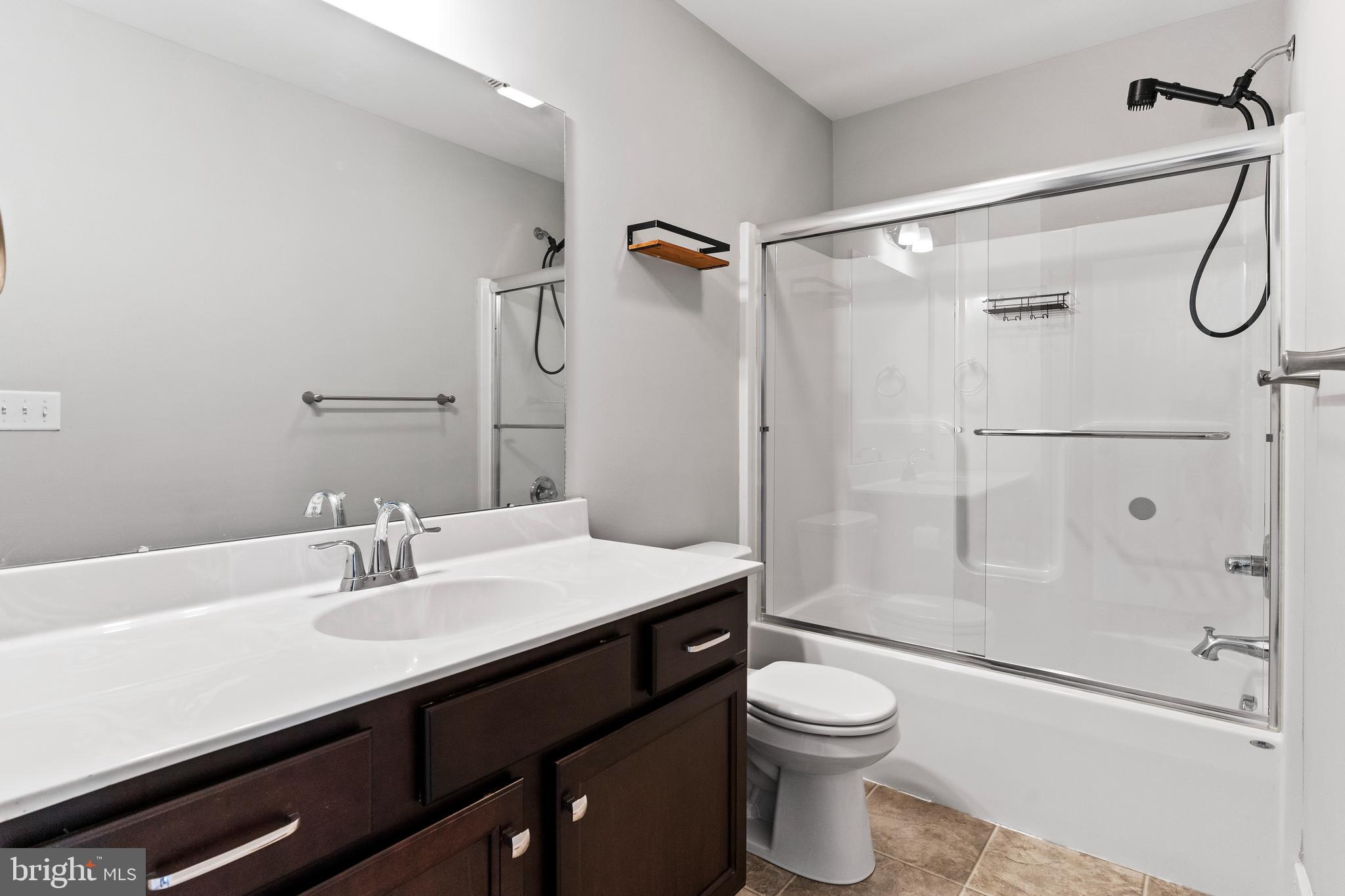 MADISON COURT - Residential