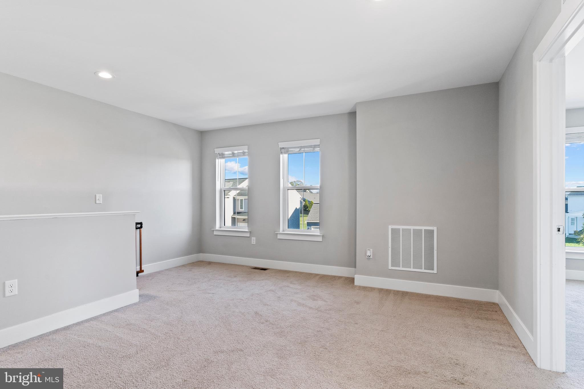 MADISON COURT - Residential