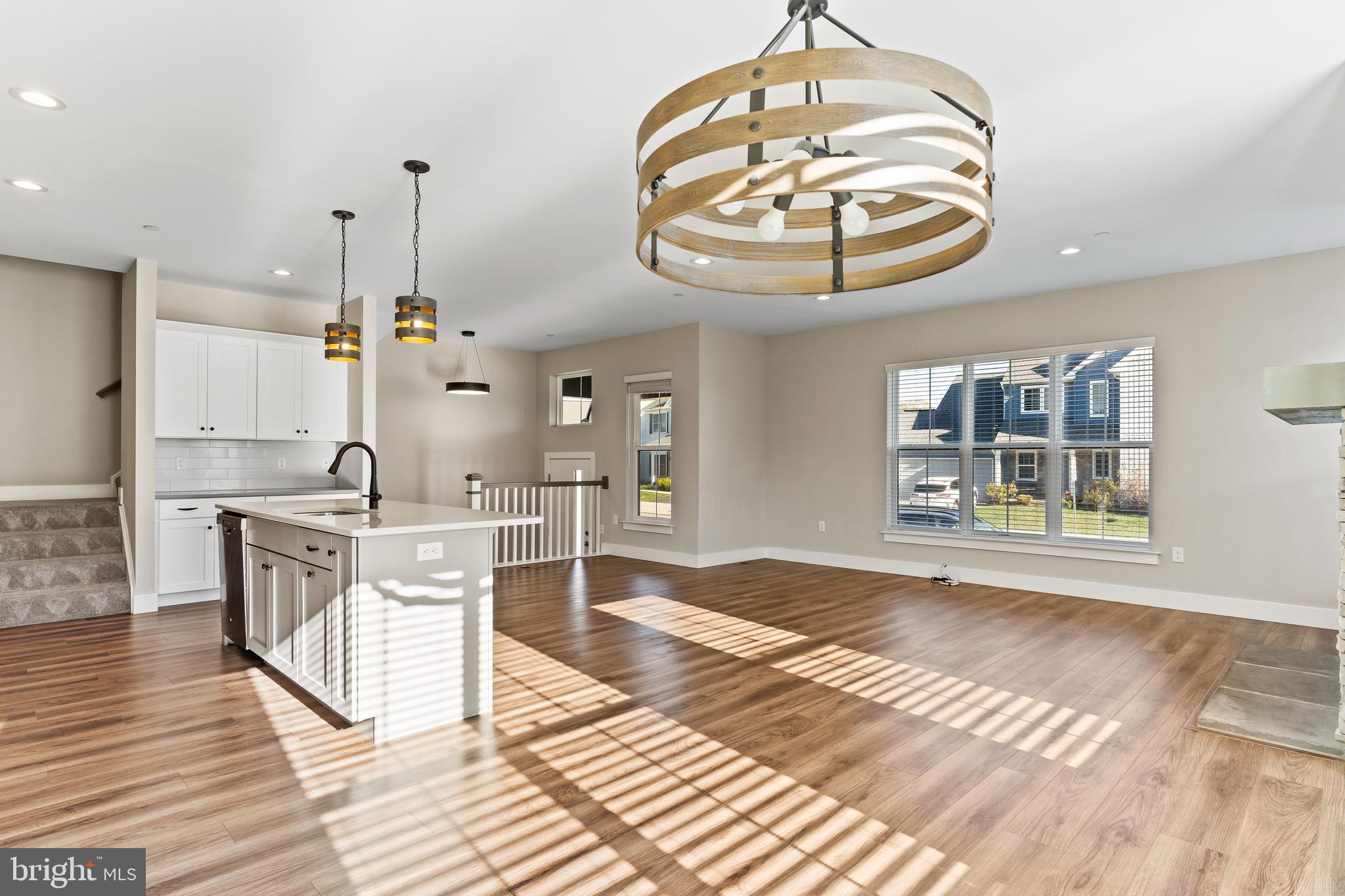 MADISON COURT - Residential