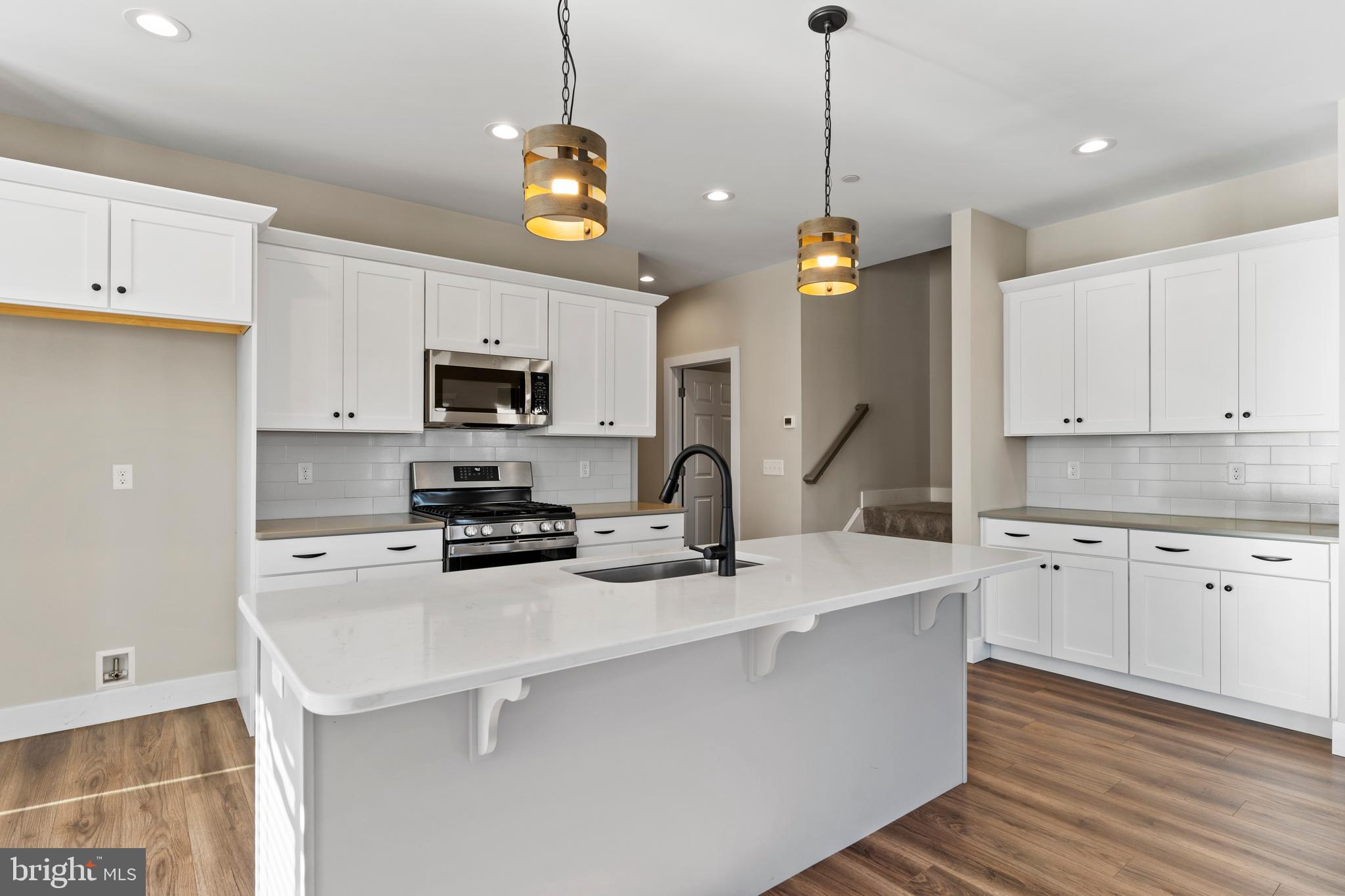 MADISON COURT - Residential