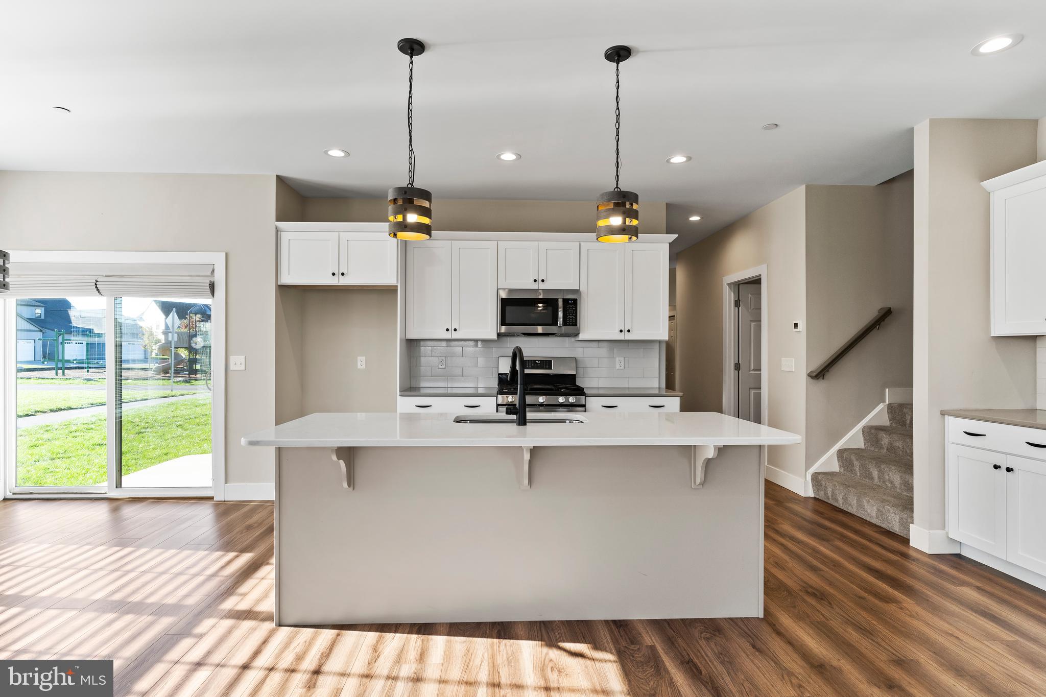 MADISON COURT - Residential