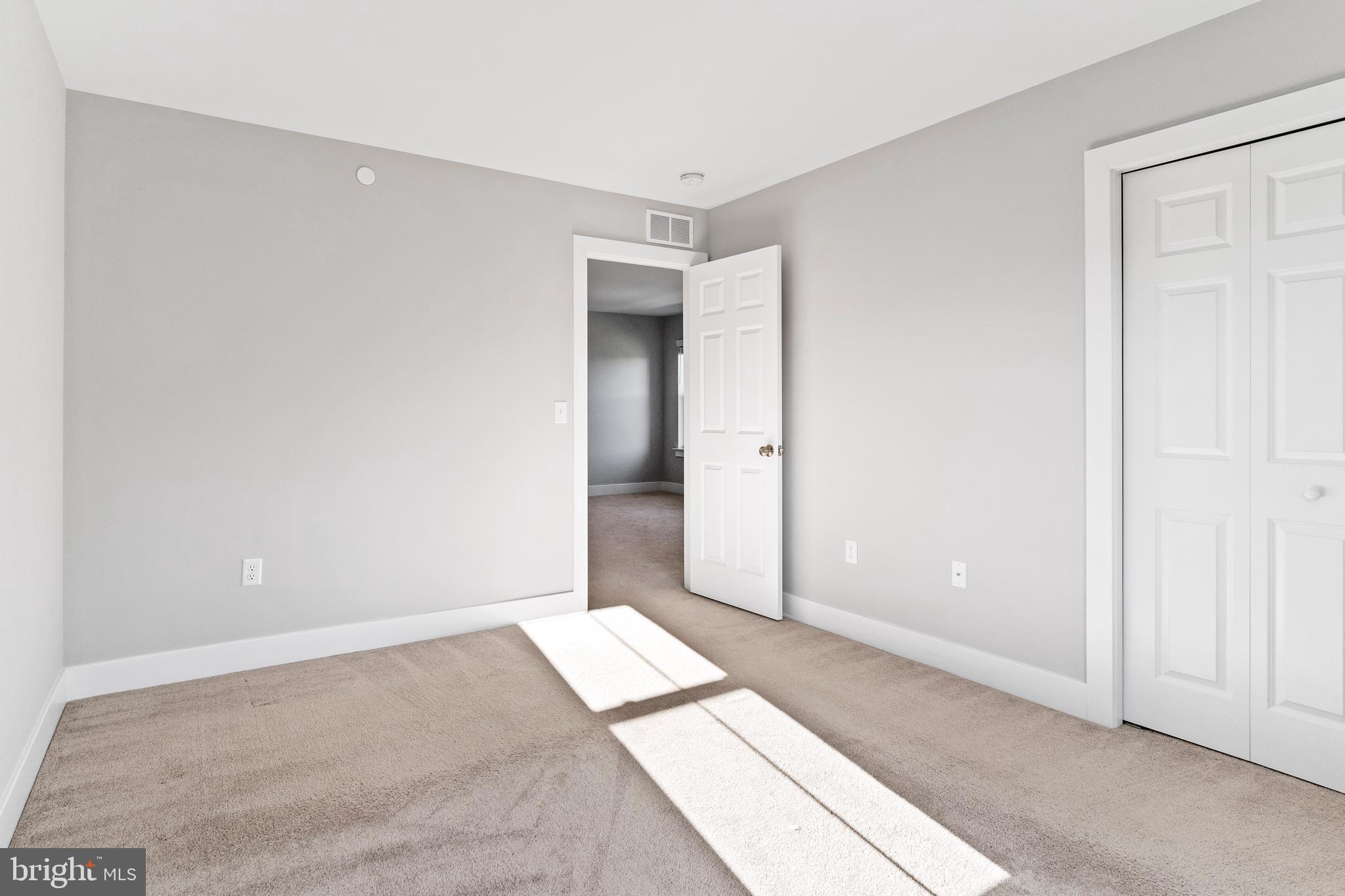 MADISON COURT - Residential