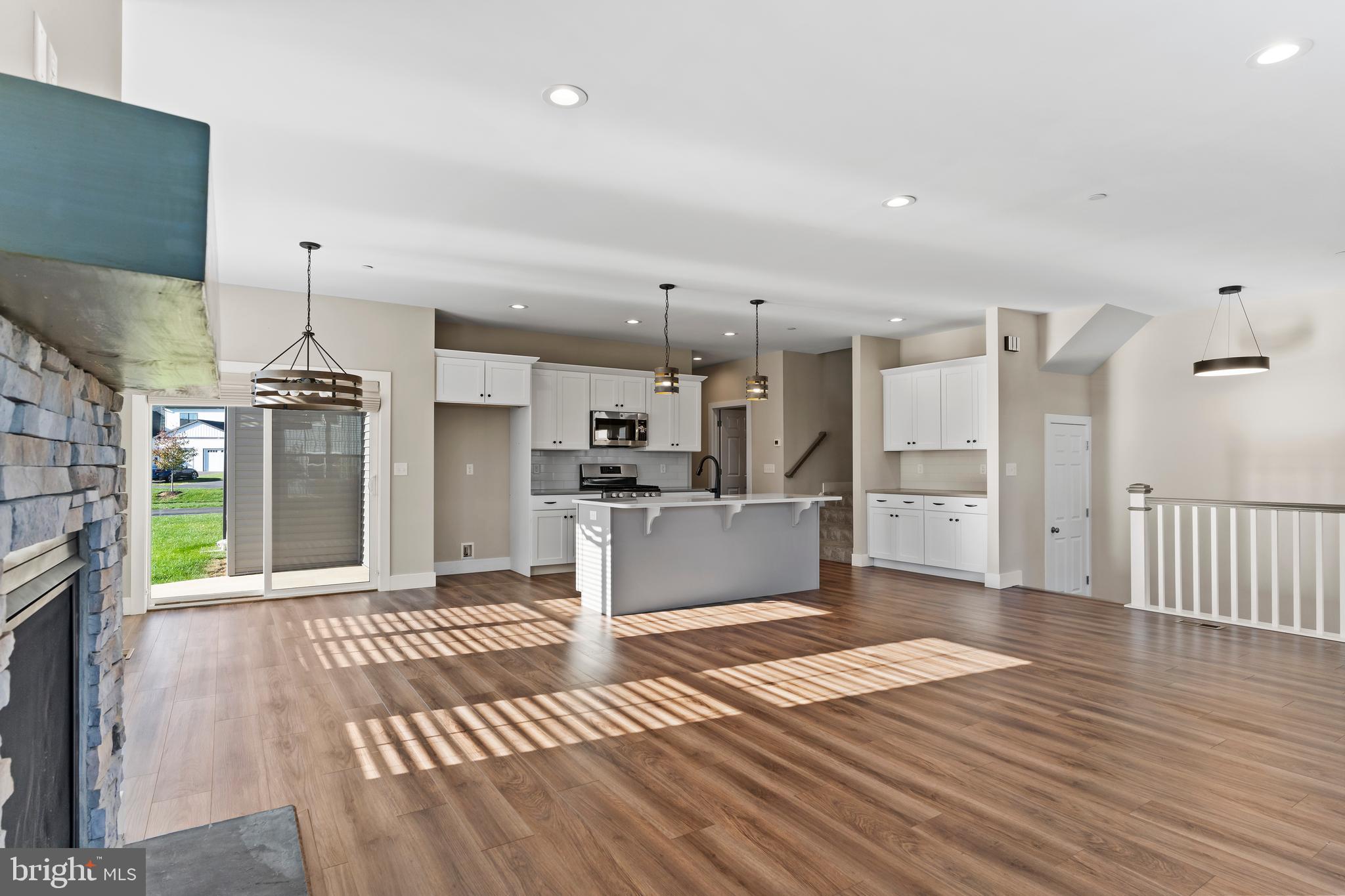 MADISON COURT - Residential