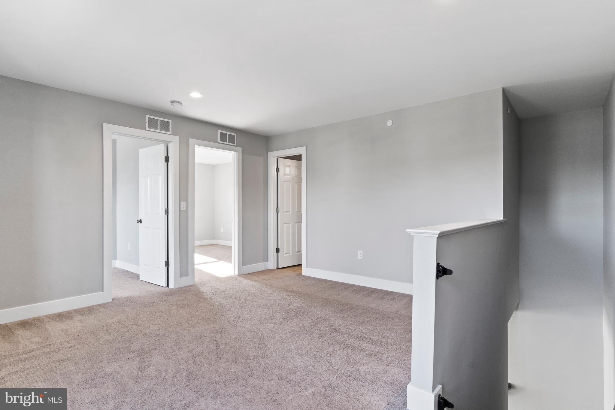 MADISON COURT - Residential