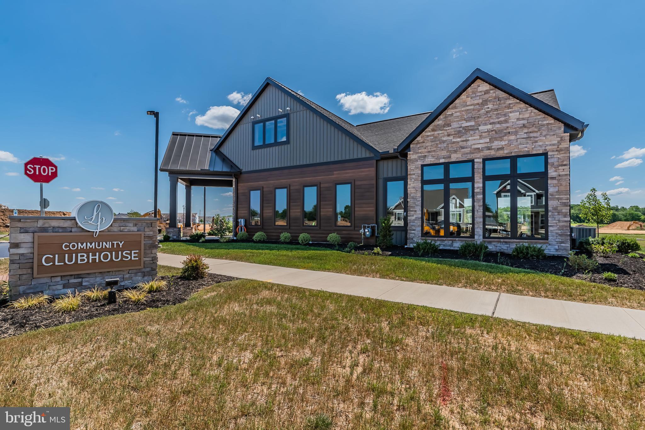 MADISON COURT - Residential