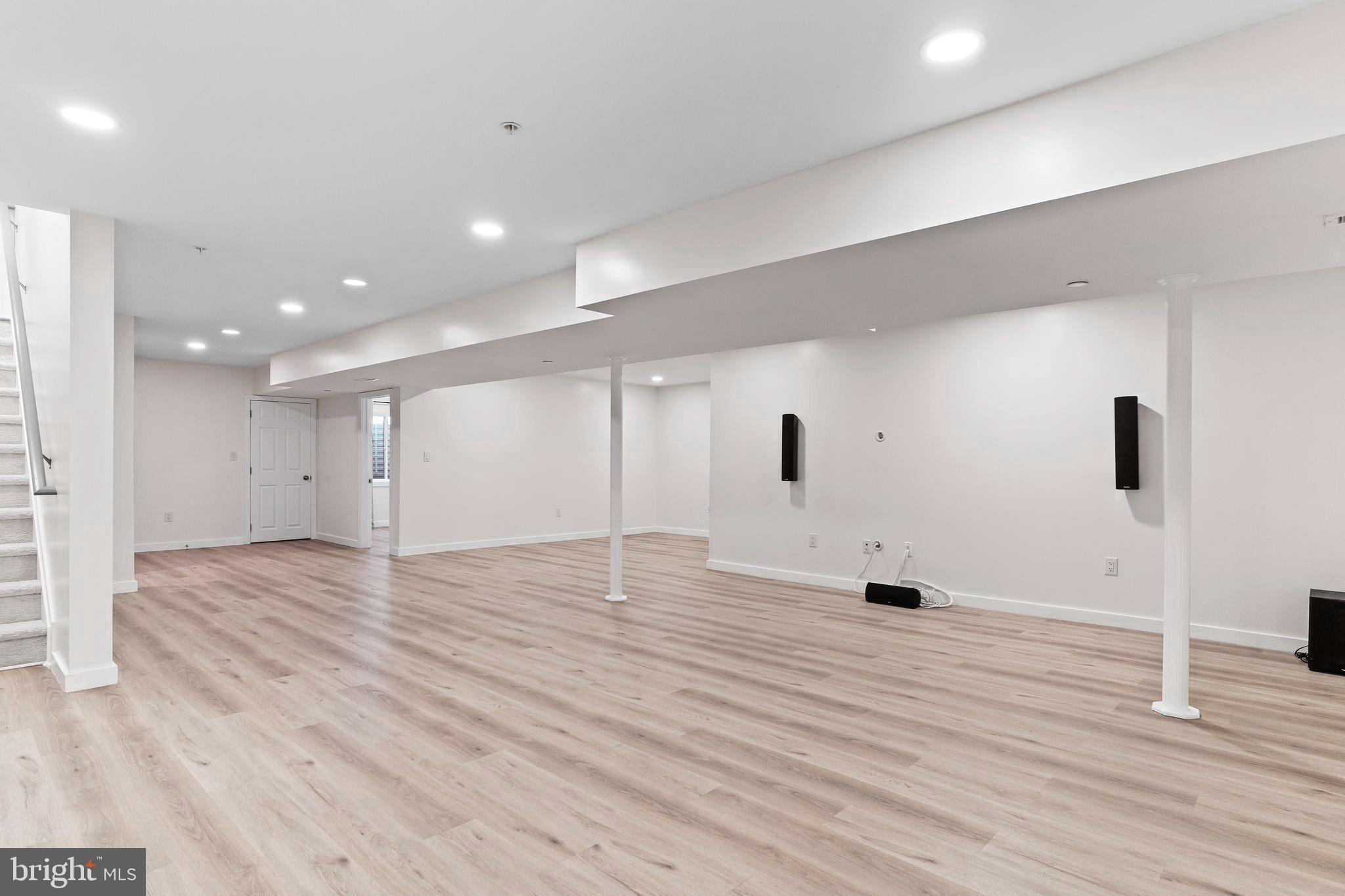 MADISON COURT - Residential