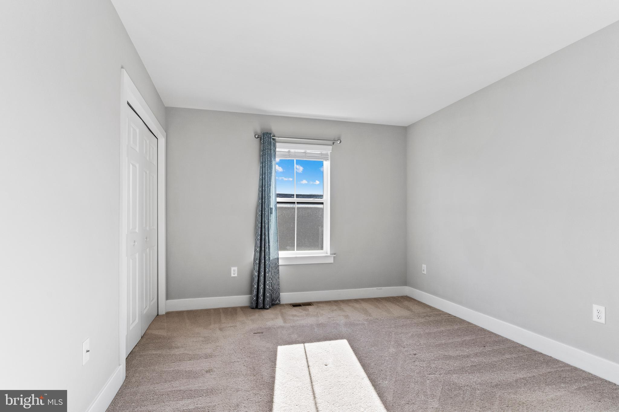 MADISON COURT - Residential