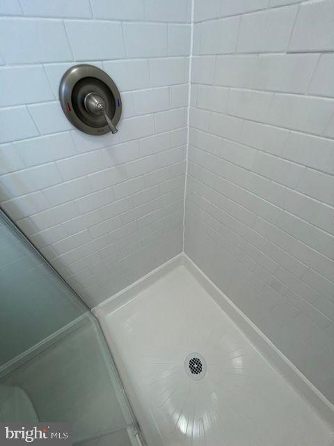 CARROLL KNOLLS - Residential Lease