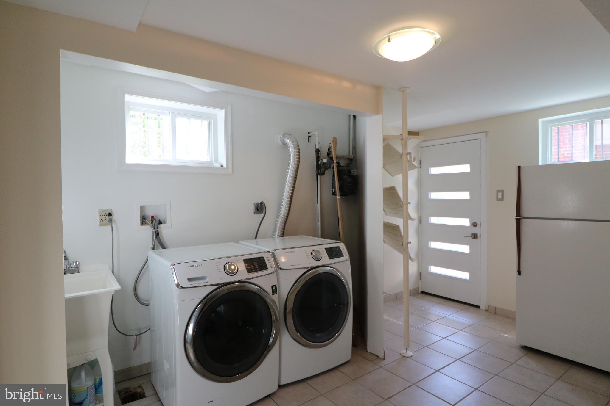 CARROLL KNOLLS - Residential Lease