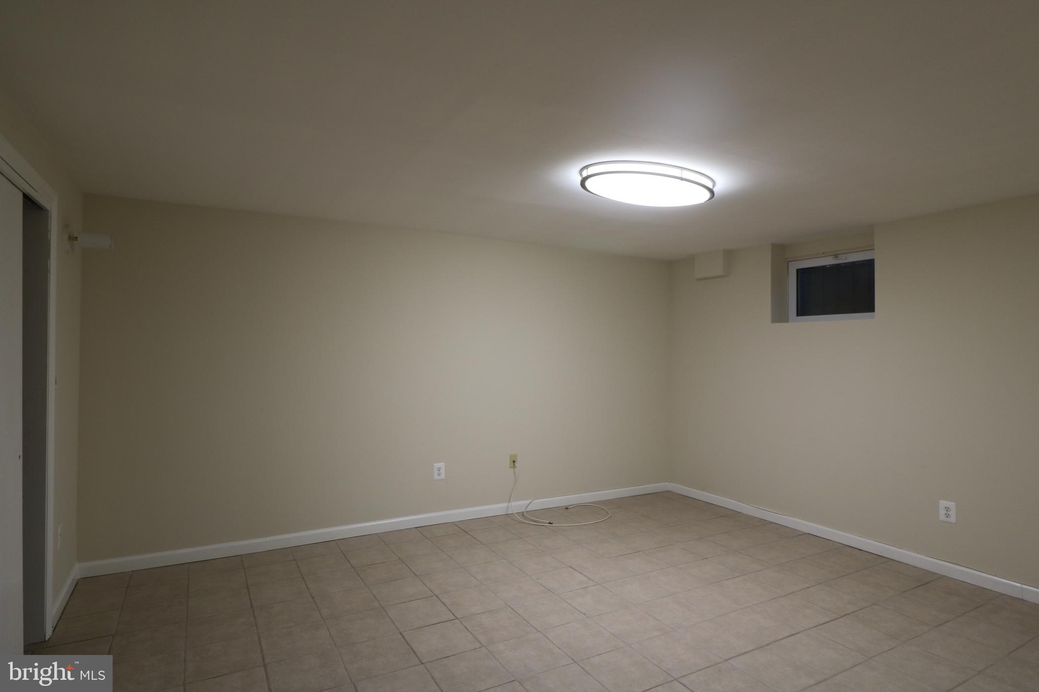 CARROLL KNOLLS - Residential Lease