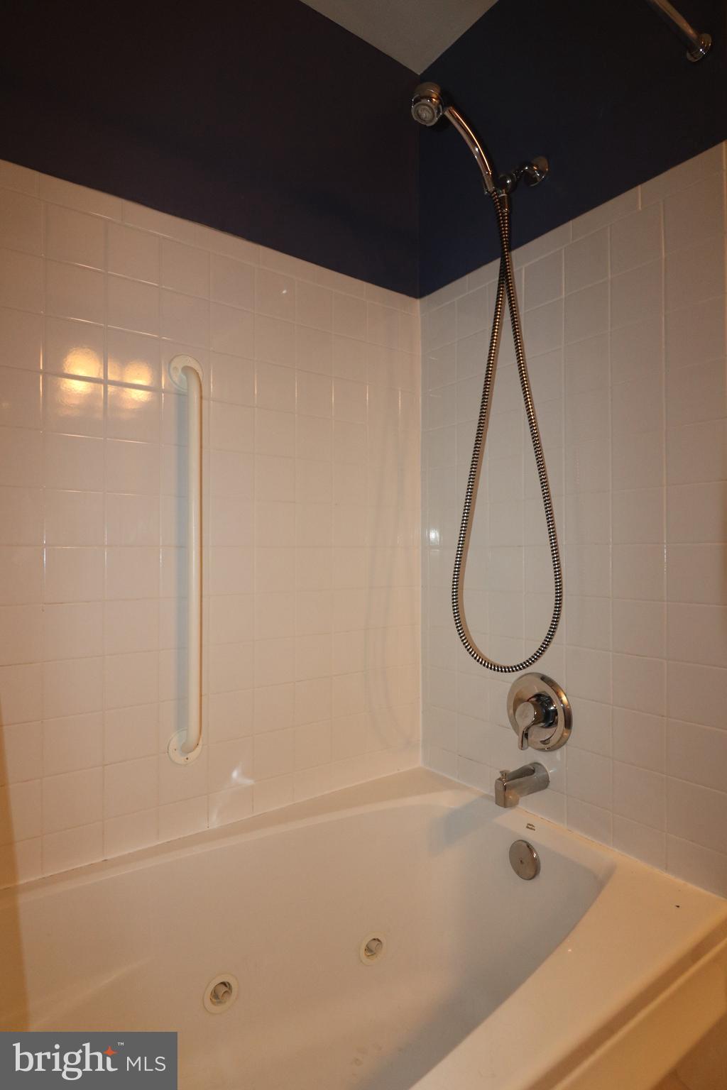 CARROLL KNOLLS - Residential Lease