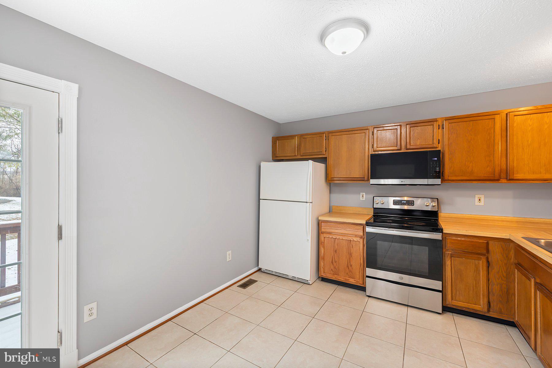 ROBIN MEADOWS - Residential