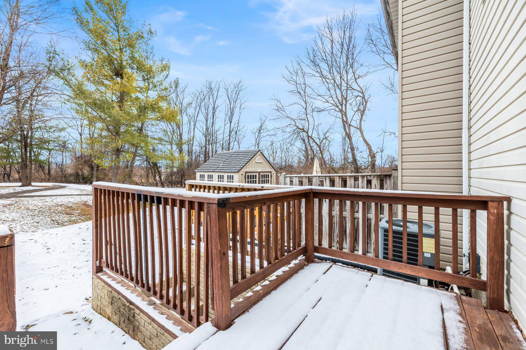 ROBIN MEADOWS - Residential