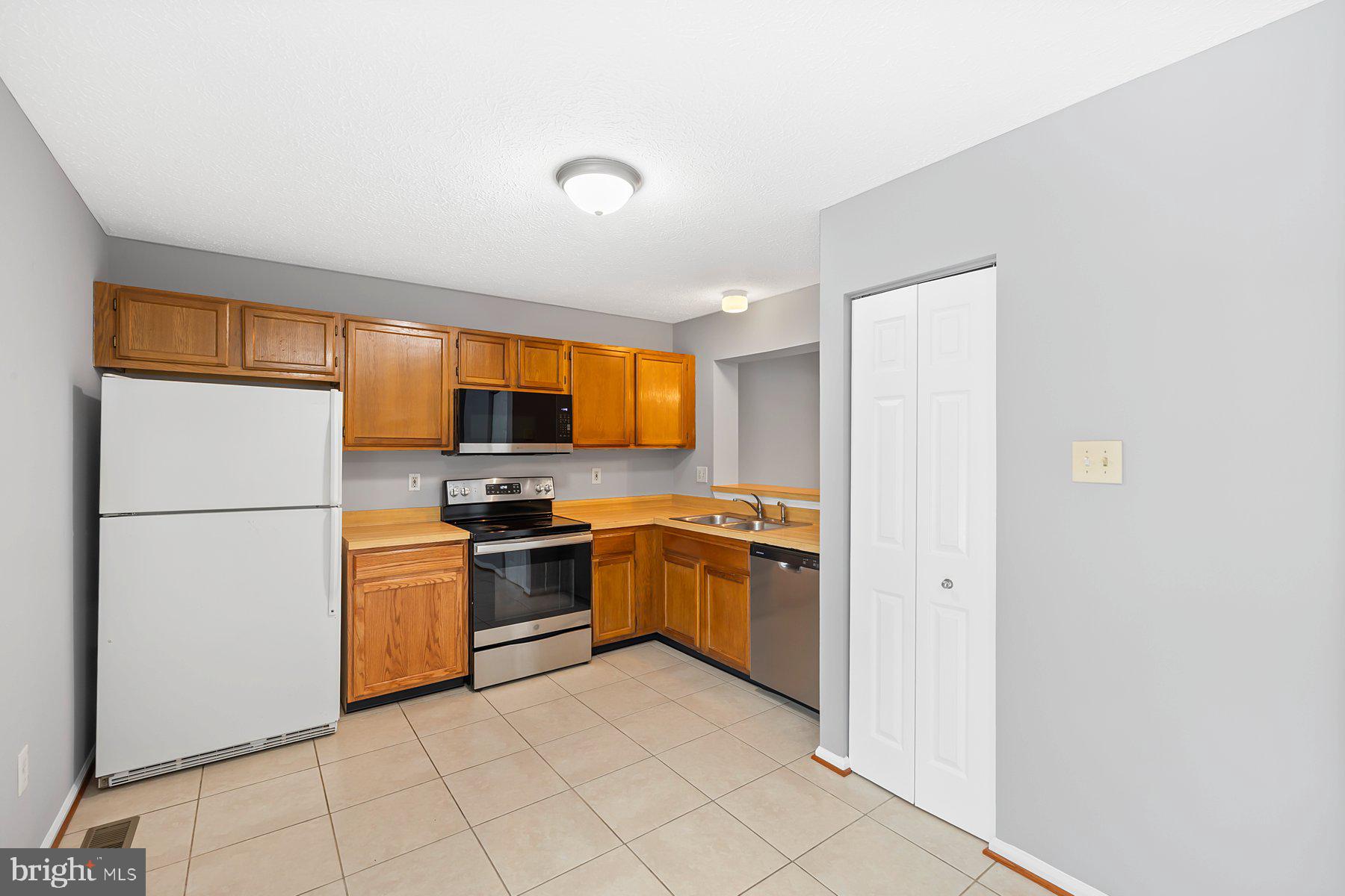 ROBIN MEADOWS - Residential