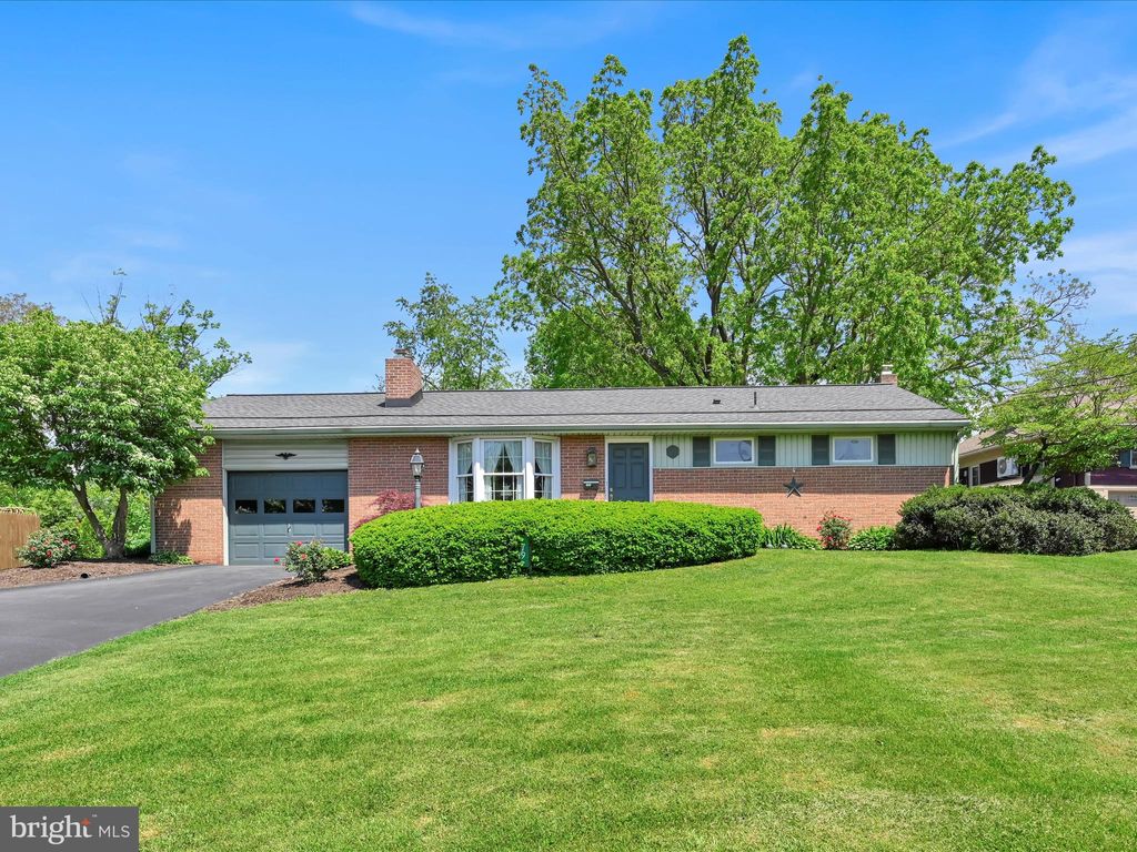 Photo of 79 W Main Street, LEOLA, PA 17540 (MLS # PALA2068594)