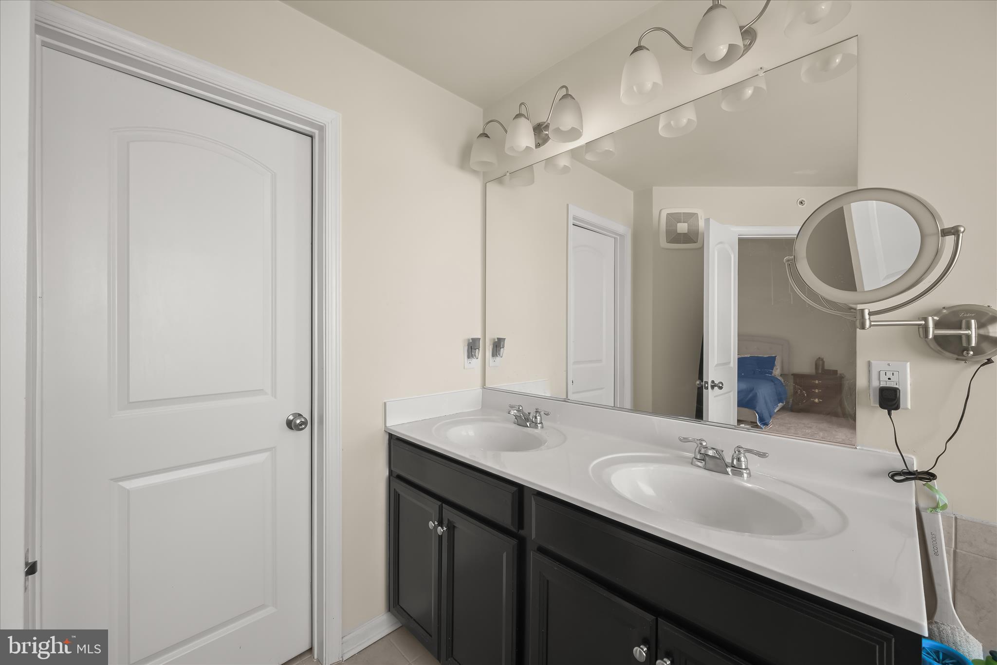 WOODMORE TOWNE CENTRE - Residential Lease