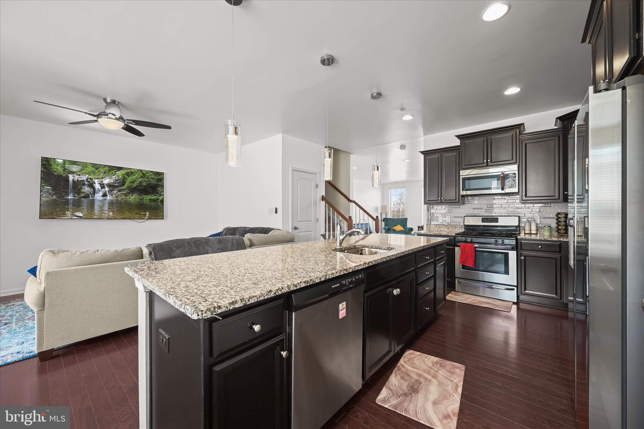 WOODMORE TOWNE CENTRE - Residential Lease