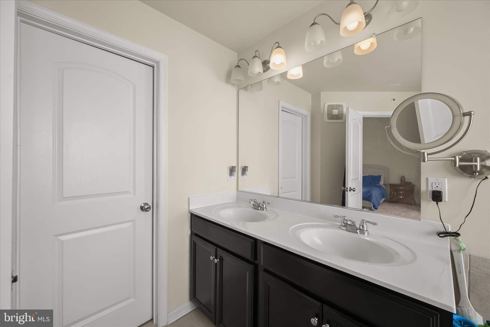 WOODMORE TOWNE CENTRE - Residential Lease