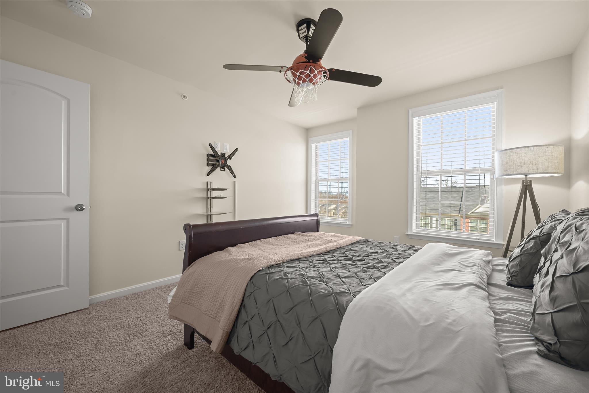 WOODMORE TOWNE CENTRE - Residential Lease