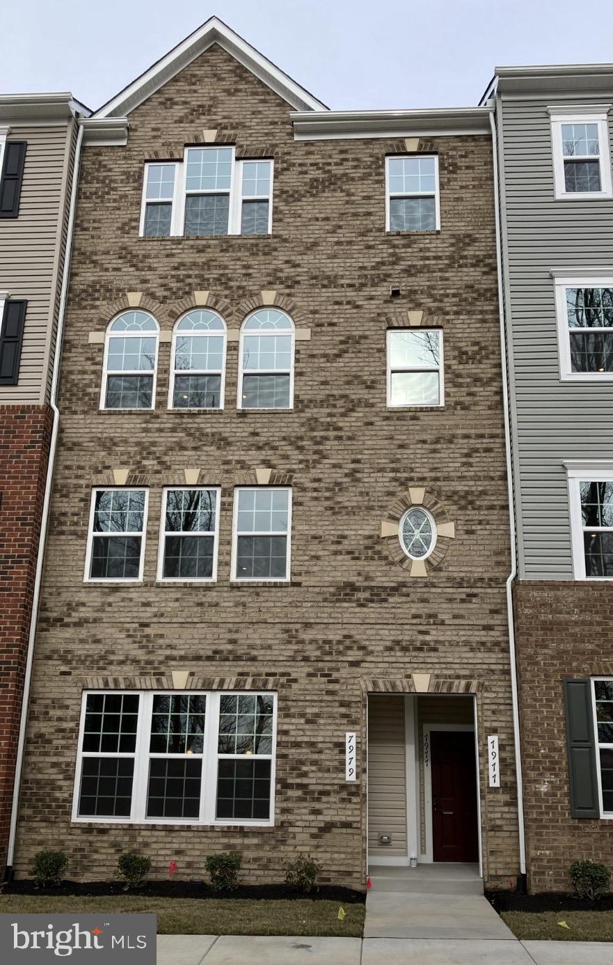 INDEPENDENCE SQUARE - Residential Lease