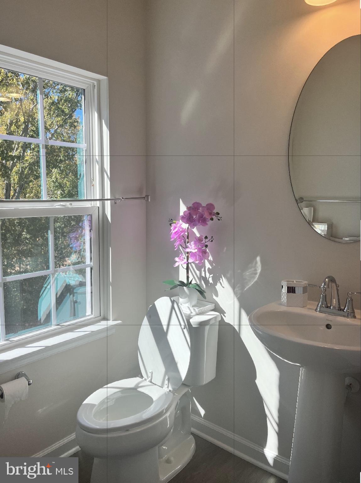 INDEPENDENCE SQUARE - Residential Lease