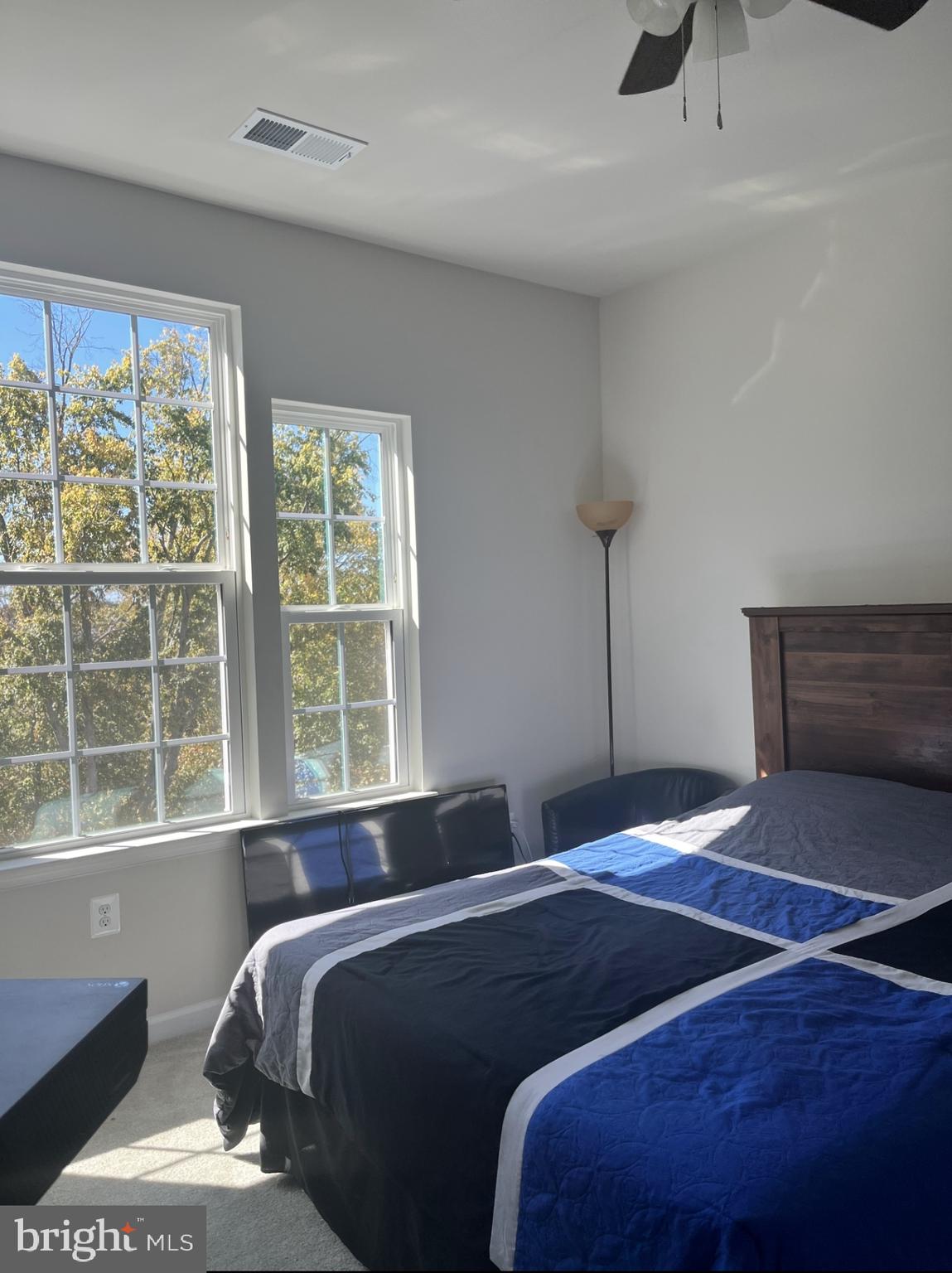 INDEPENDENCE SQUARE - Residential Lease