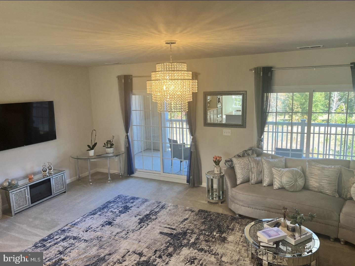 INDEPENDENCE SQUARE - Residential Lease