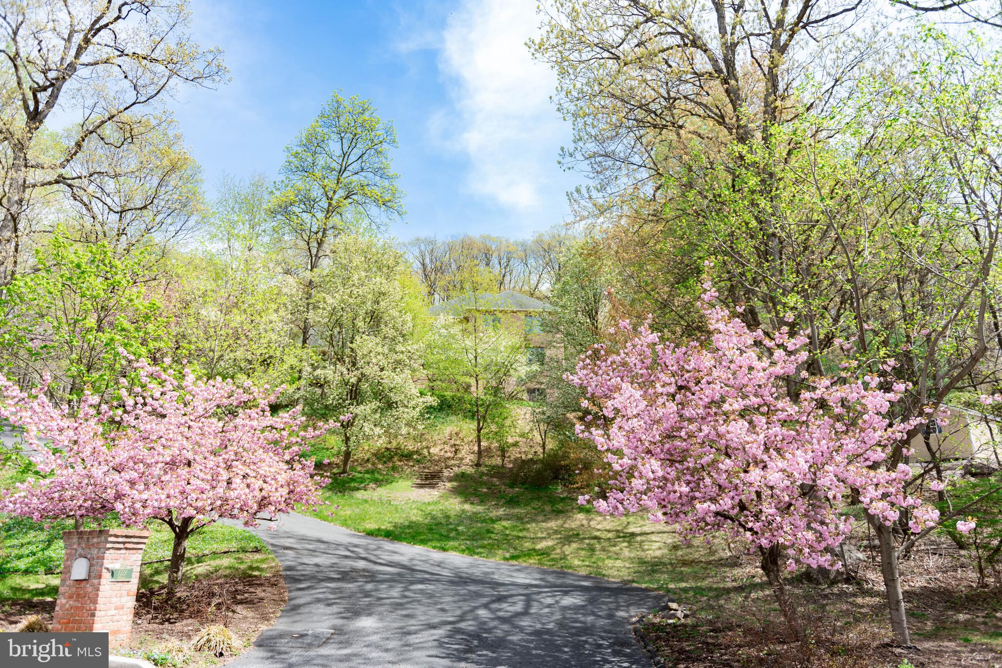 1039 FAIRDELL DRIVE