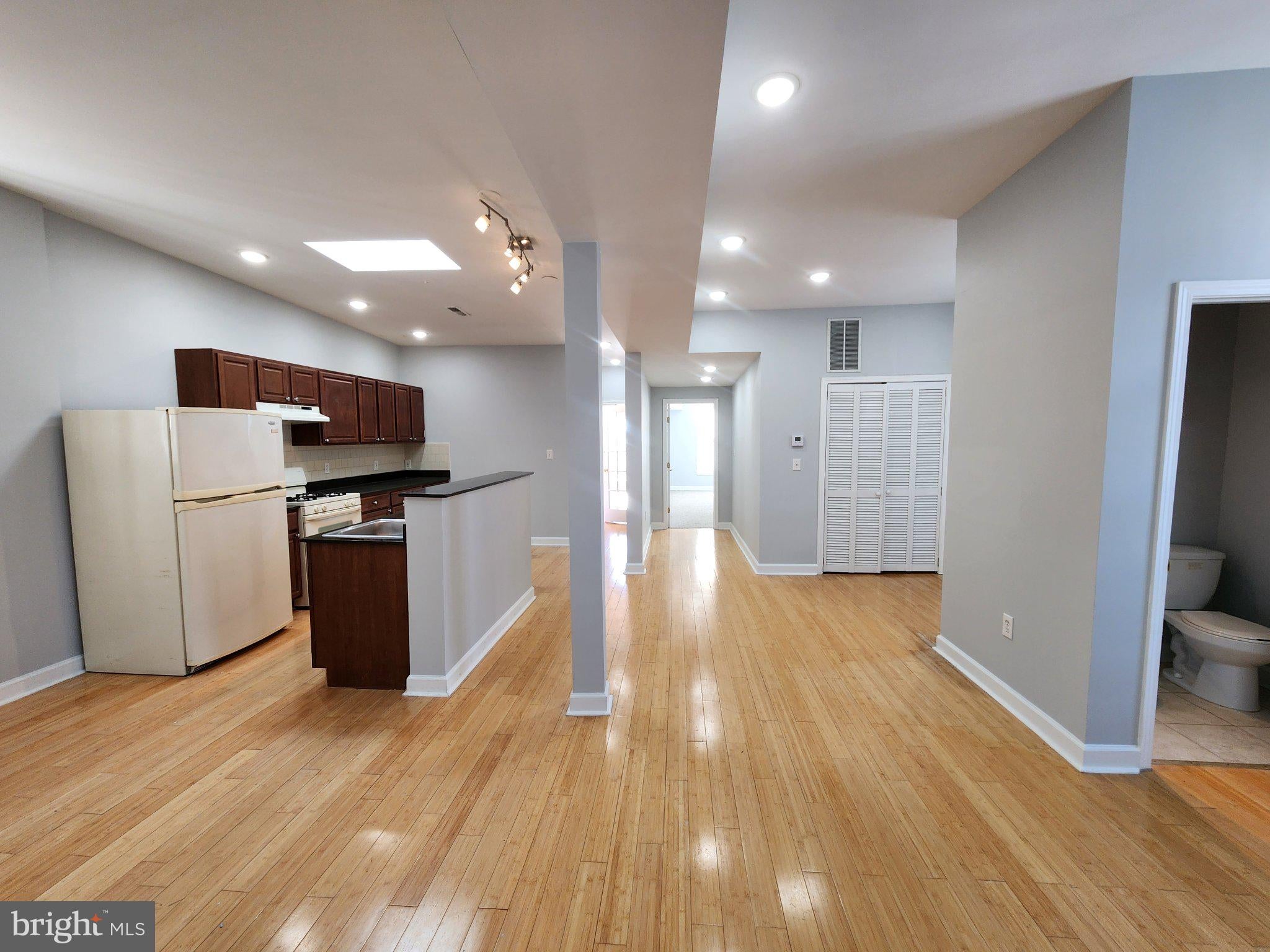 947 BROOKS LANE 4