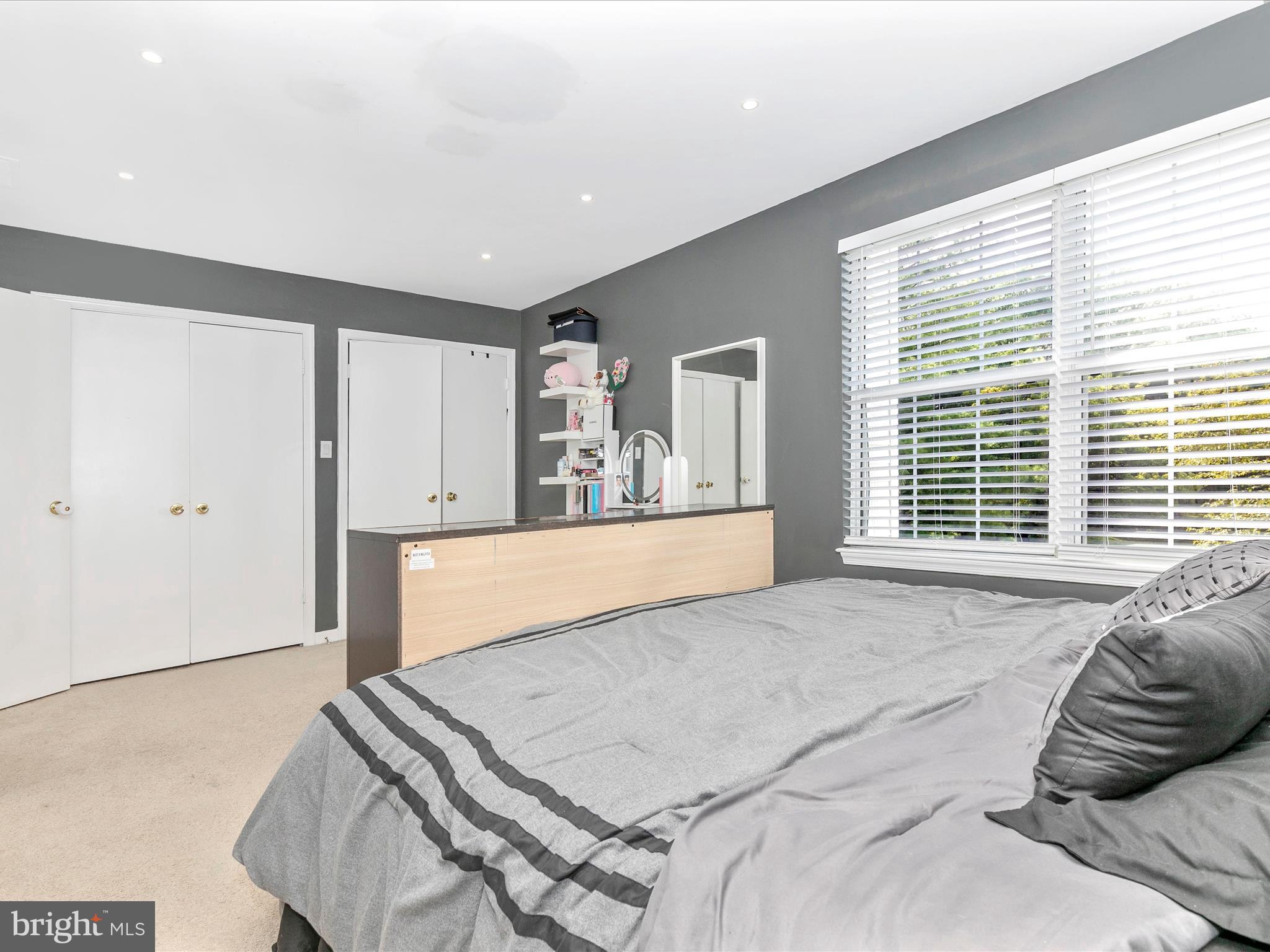 ROBIN MEADOWS - Residential