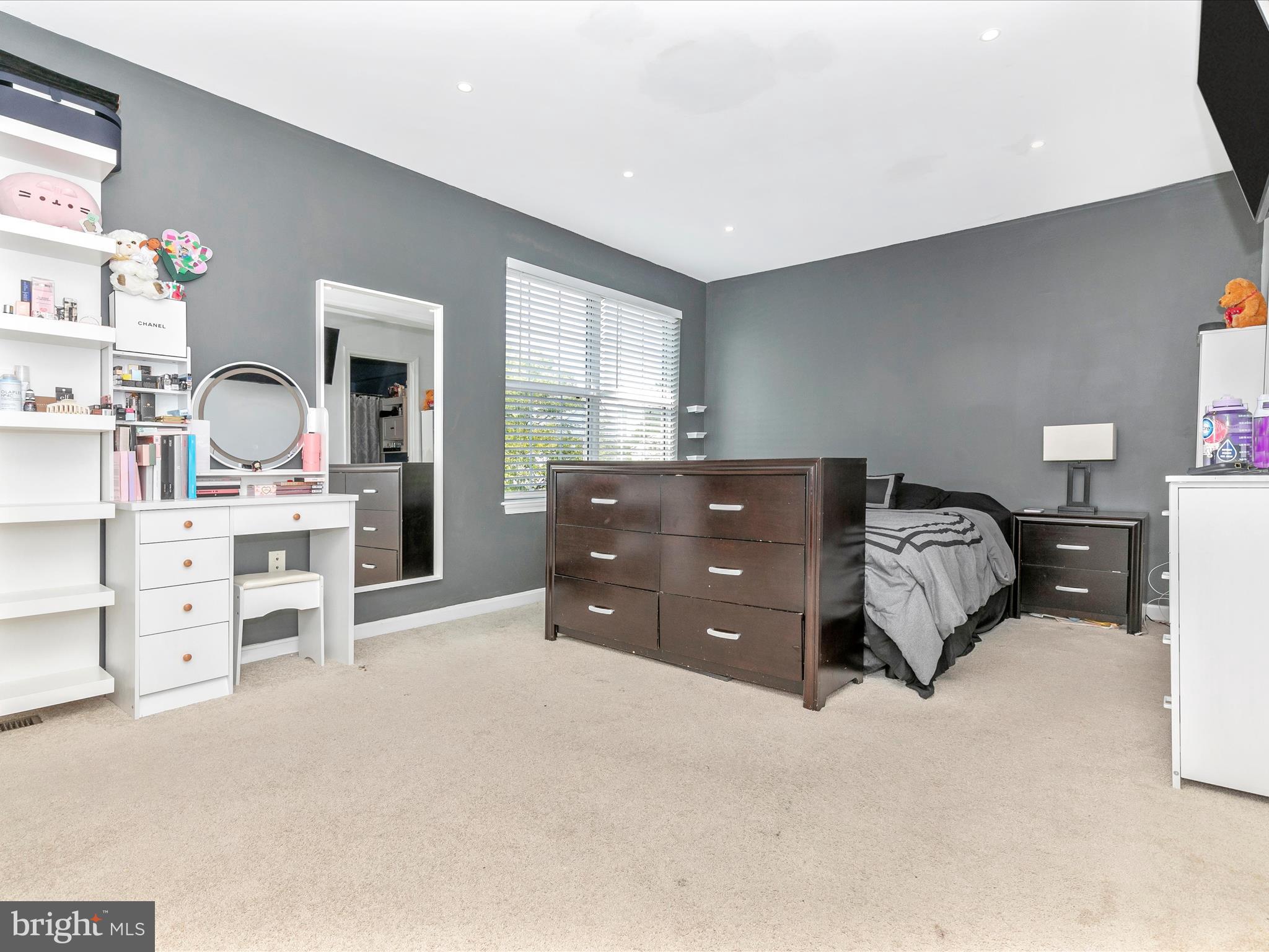 ROBIN MEADOWS - Residential