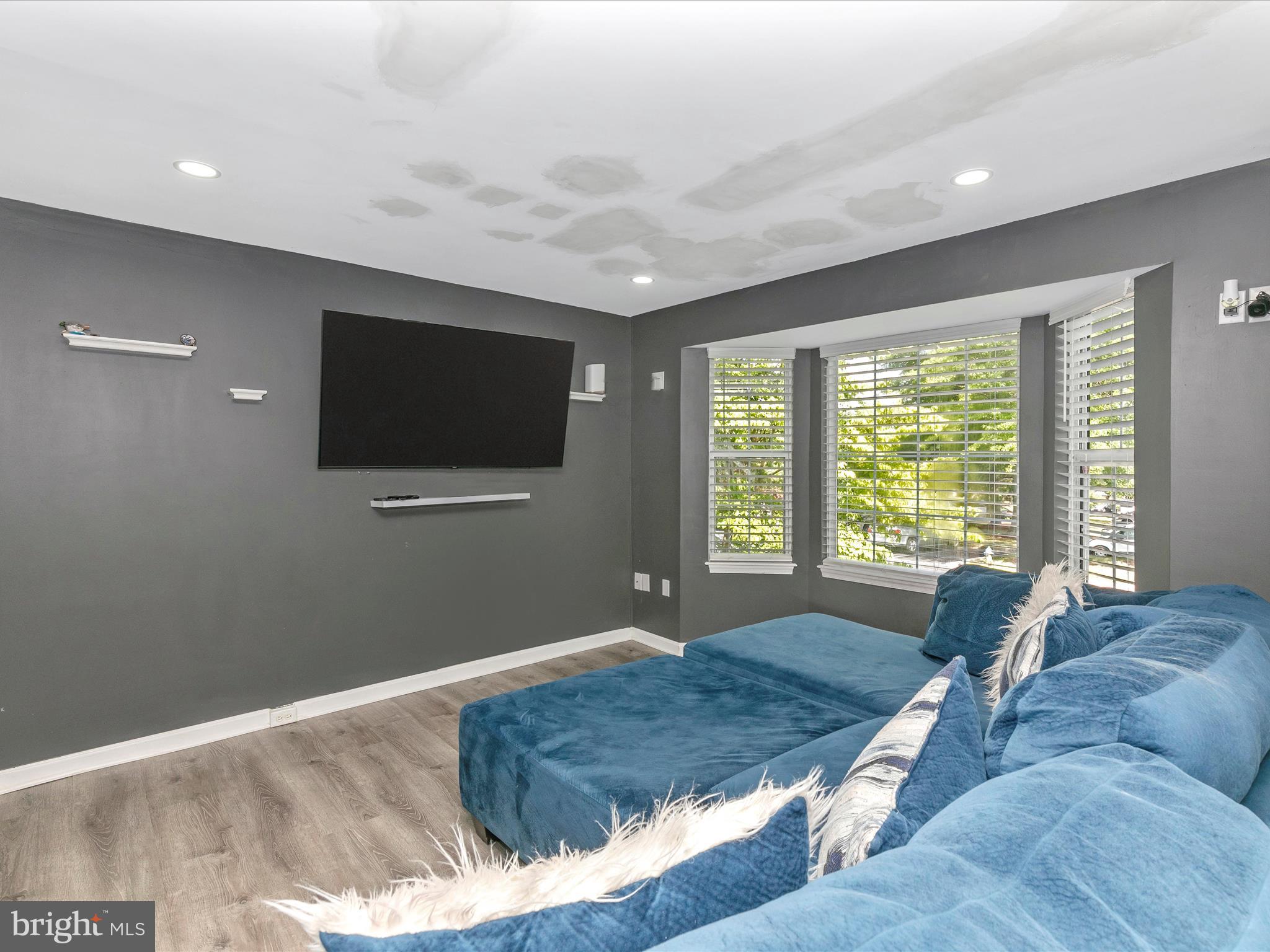 ROBIN MEADOWS - Residential